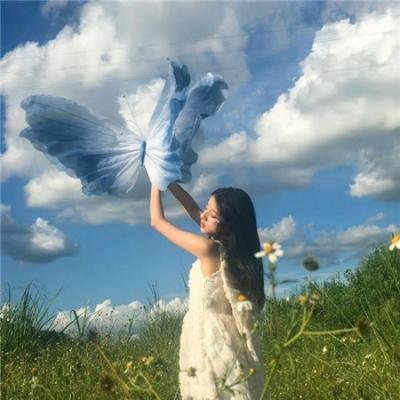 背背篓的网球少年